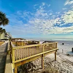 Pelican Walk 911